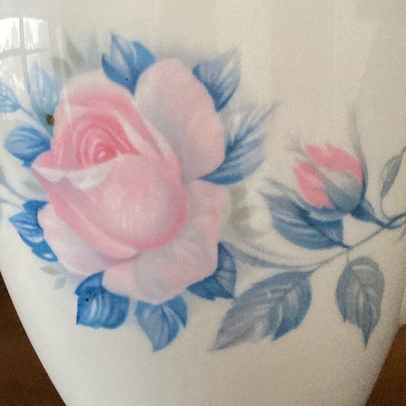 Royal Albert Sorrento milk cream jug and saucer - Picture 10 of 11